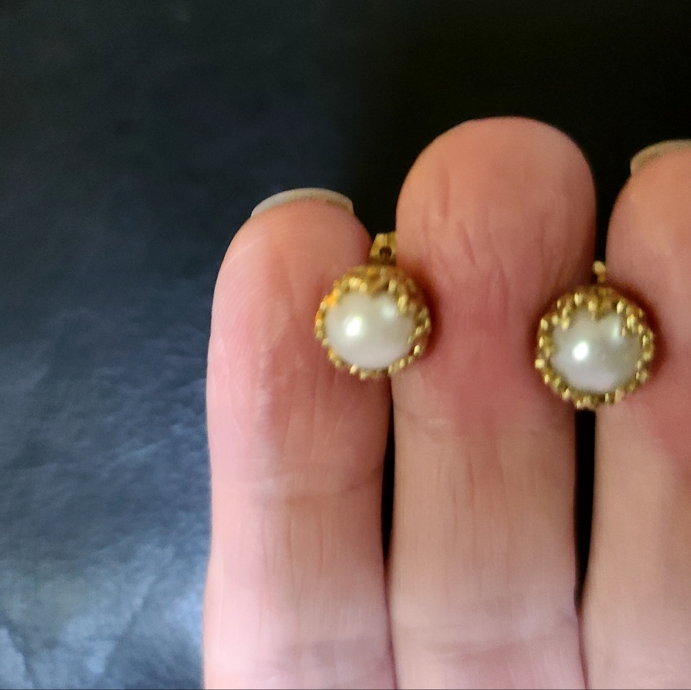 Natural pearl earrings gold plated filigree crown setting - Picture 6 of 9